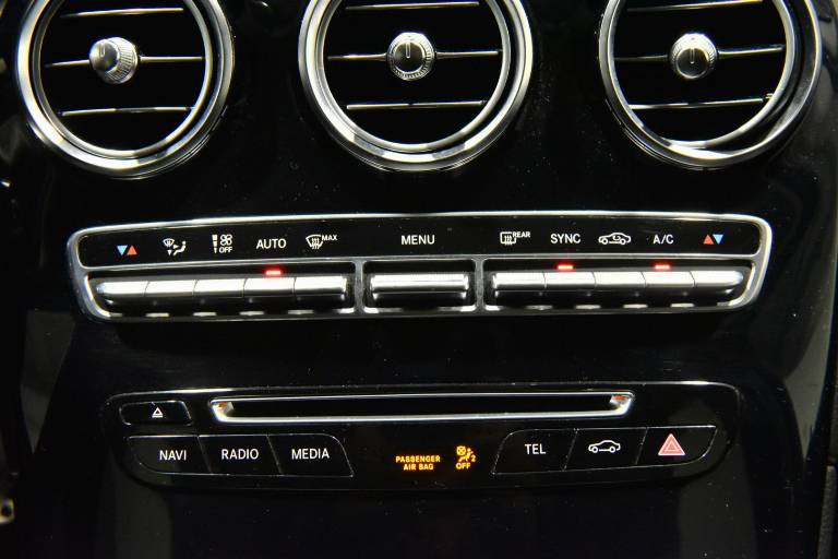 MERCEDES-BENZ GLC 220 11