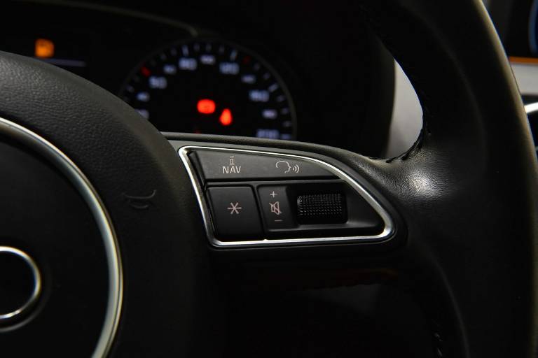 AUDI A1 8