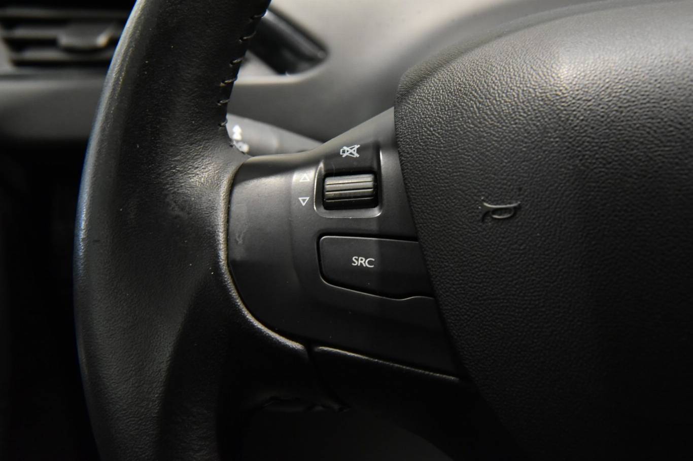 PEUGEOT 208 7