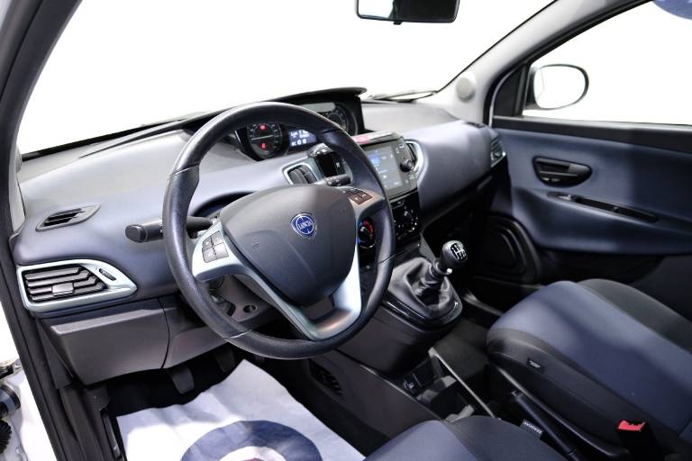 LANCIA Ypsilon 5