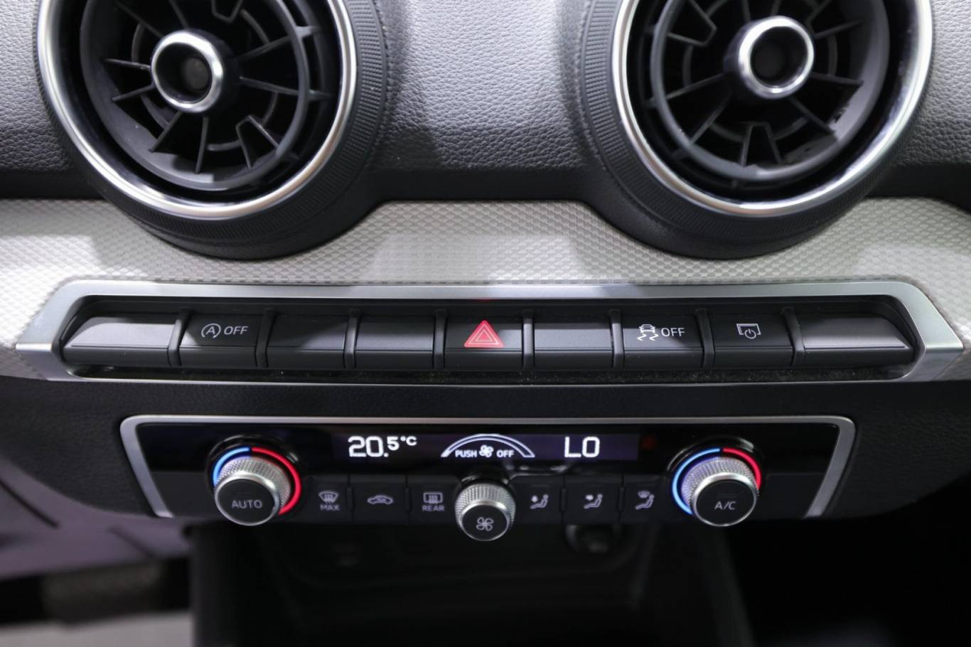 AUDI Q2 28