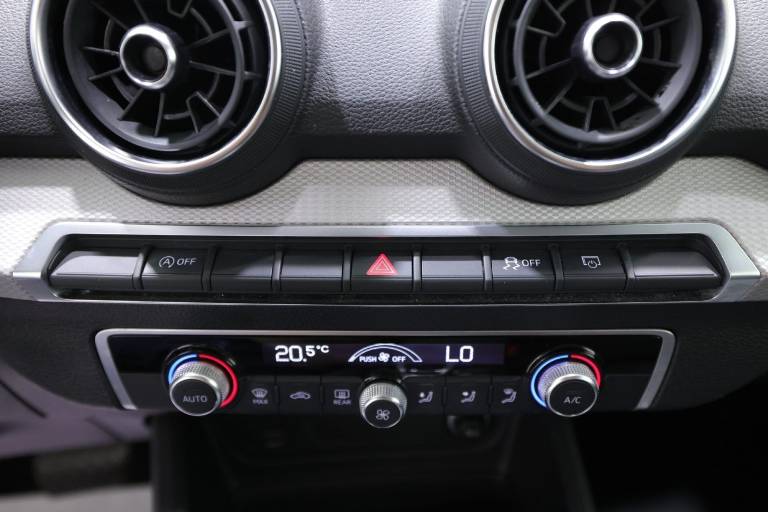 AUDI Q2 28