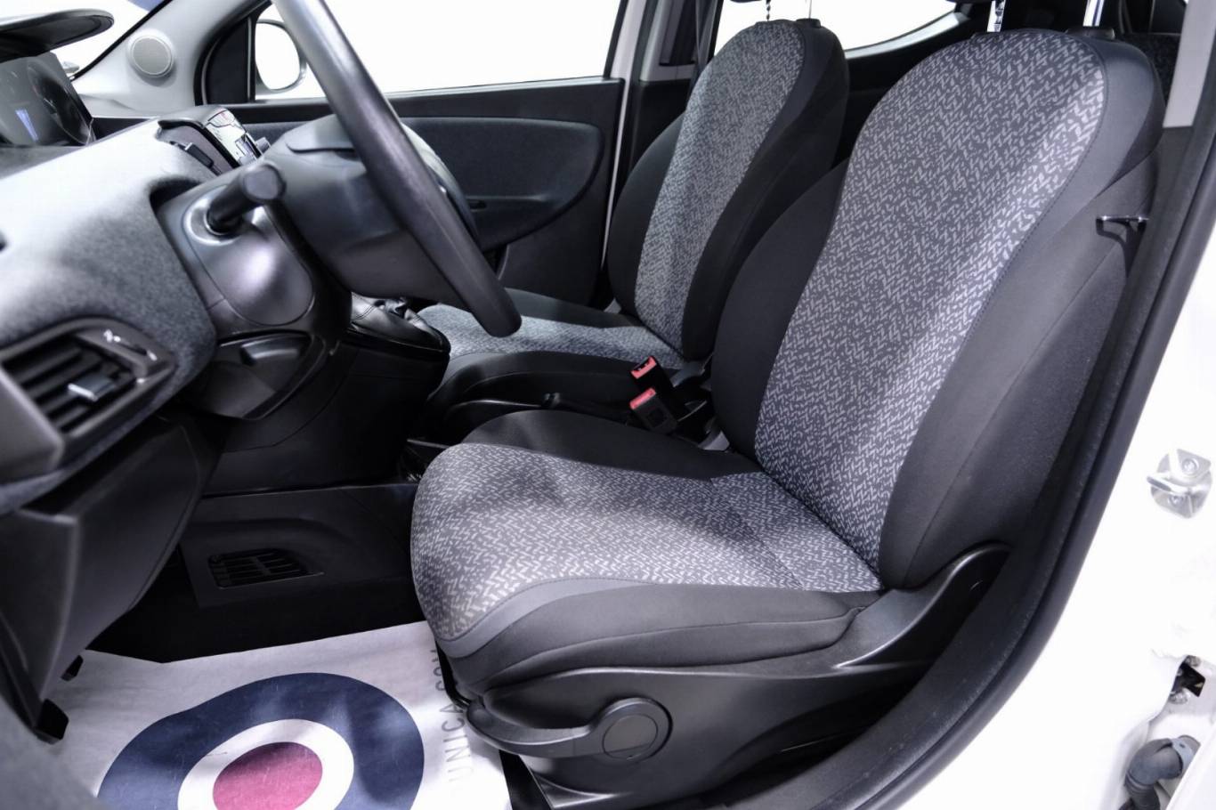 LANCIA Ypsilon 6