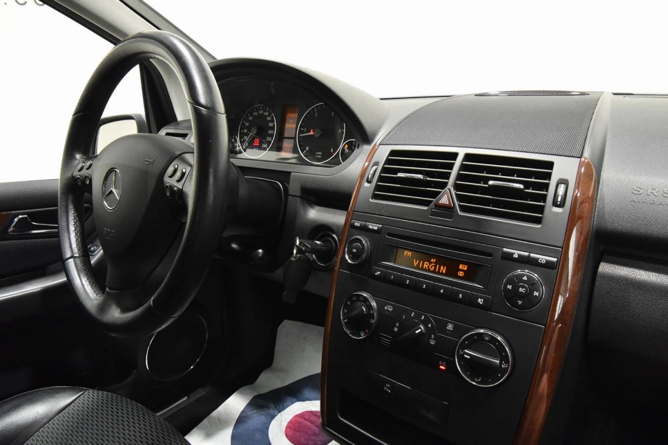 MERCEDES-BENZ A 180 18