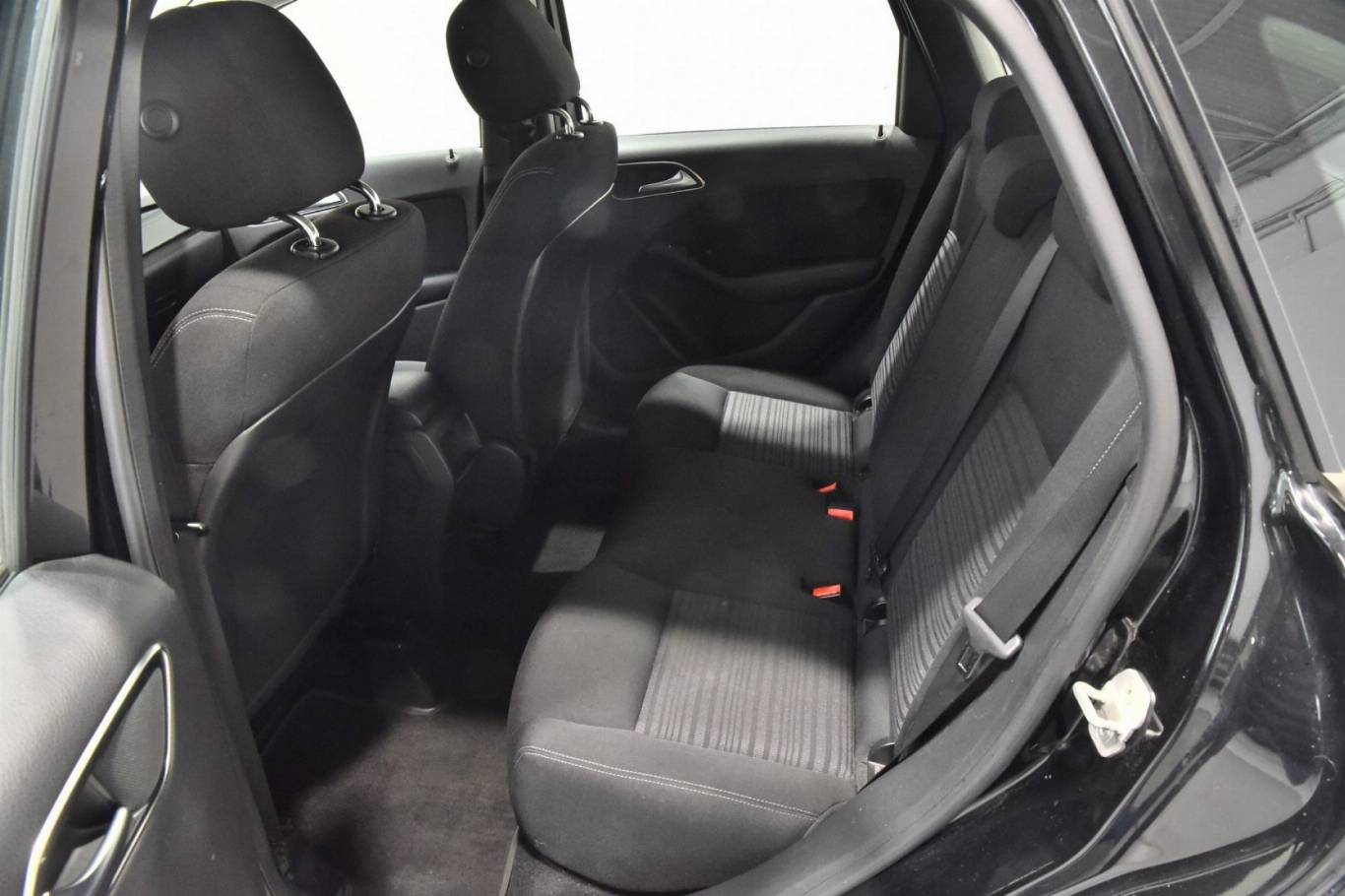 MERCEDES-BENZ B 180 25