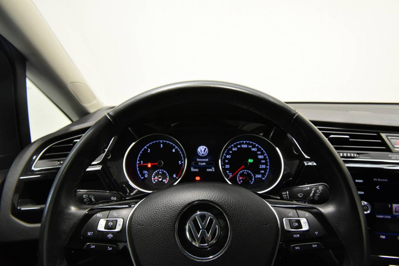 VOLKSWAGEN Touran 9