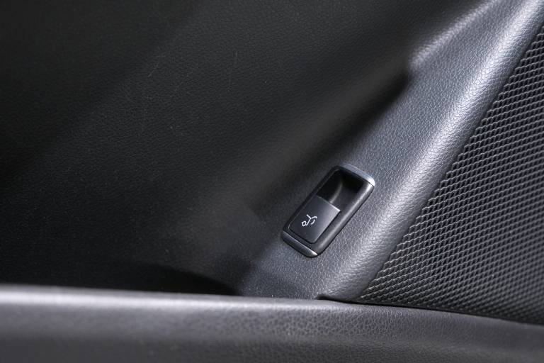 MERCEDES-BENZ GLA 220 35