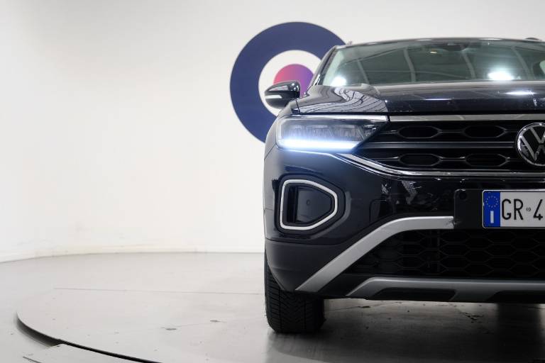 VOLKSWAGEN T-Roc 46