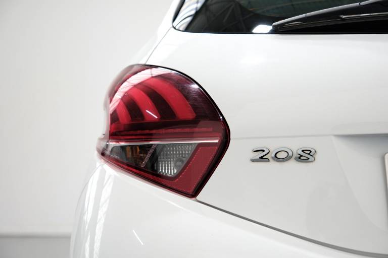PEUGEOT 208 41