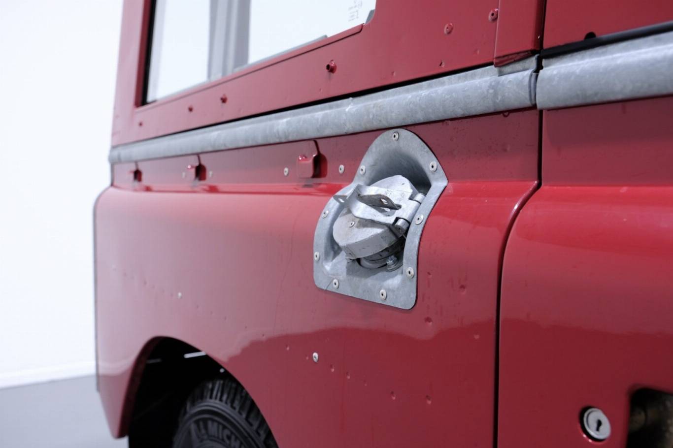 LAND ROVER Defender 32