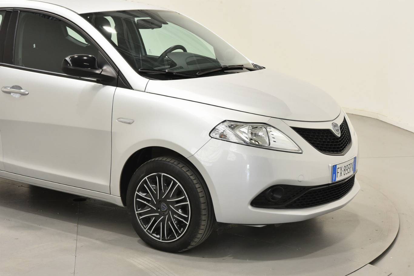 LANCIA Ypsilon 16
