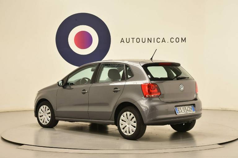 VOLKSWAGEN Polo 2
