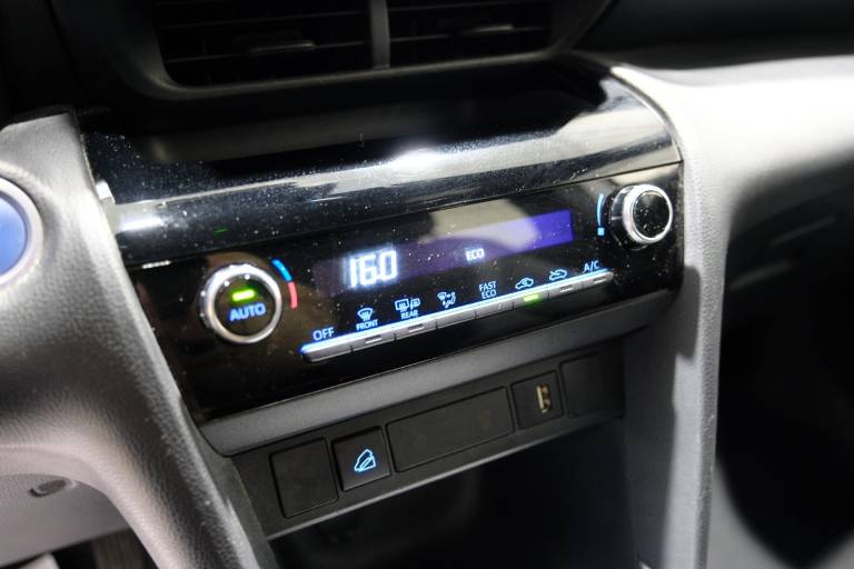 TOYOTA Yaris Cross 28