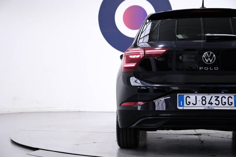 VOLKSWAGEN Polo 51