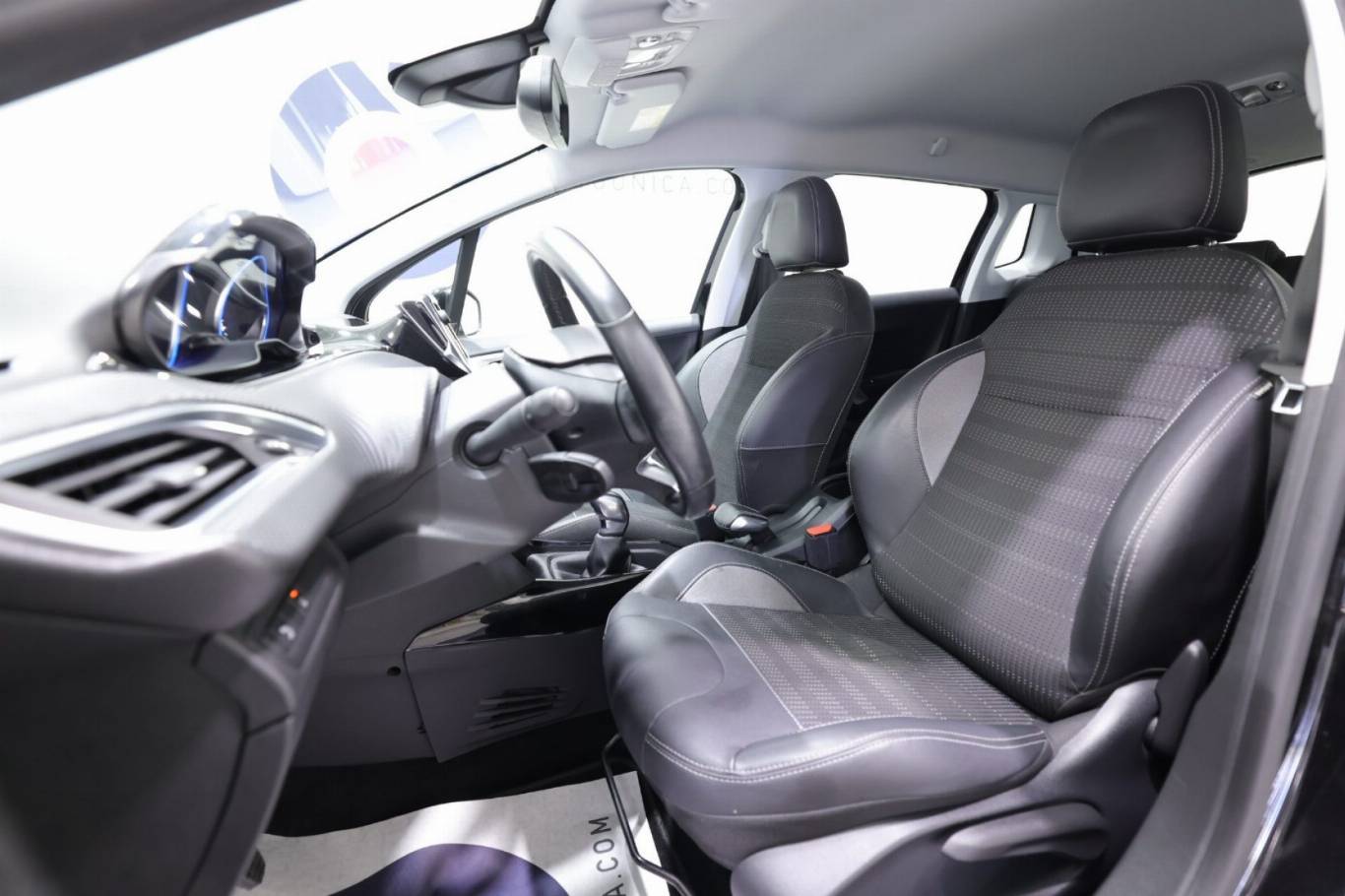 PEUGEOT 2008 6
