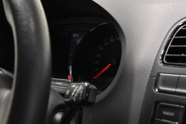VOLKSWAGEN Polo 28