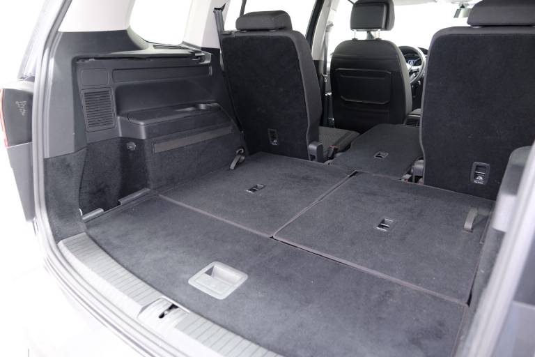 VOLKSWAGEN Touran 57