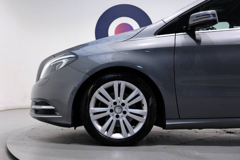 MERCEDES-BENZ B 200 11