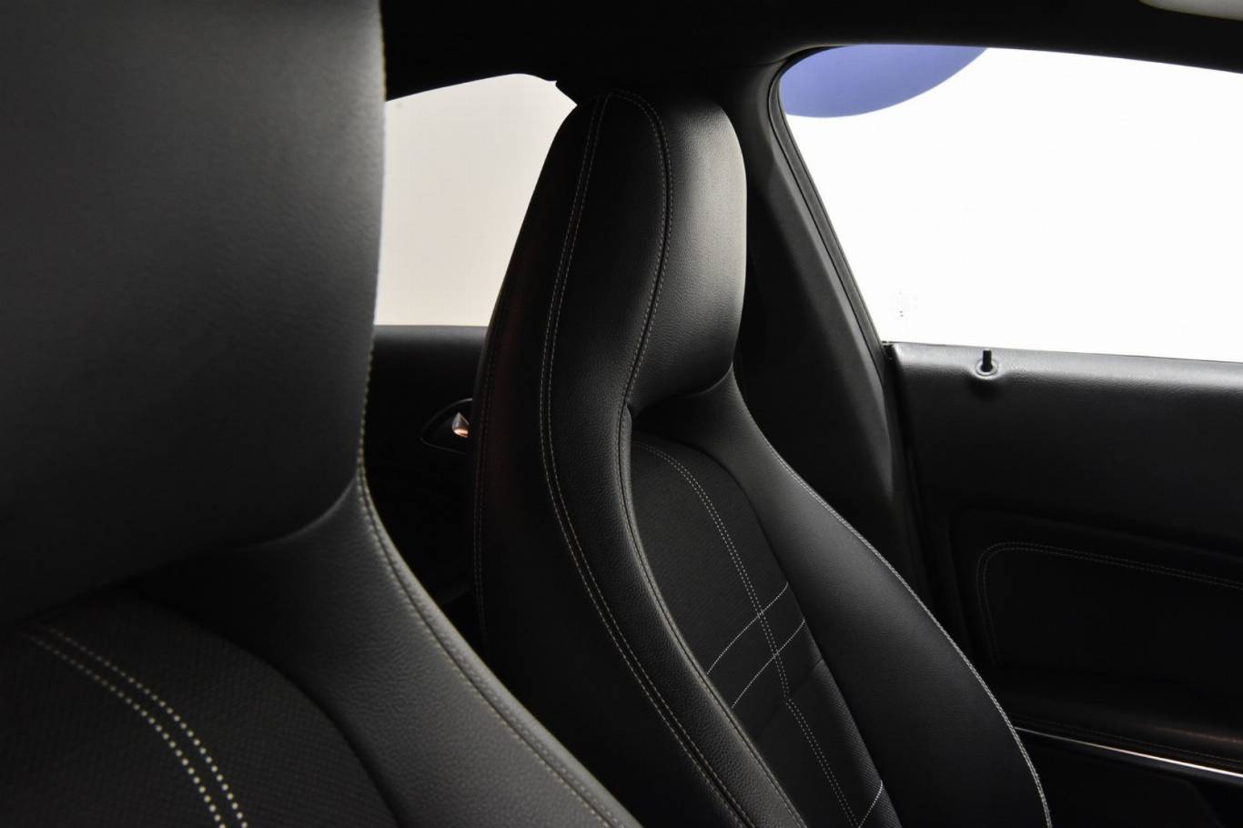 MERCEDES-BENZ CLA 200 36