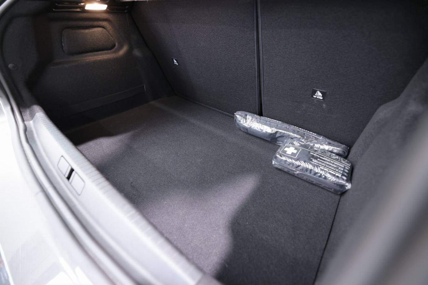 PEUGEOT 208 57