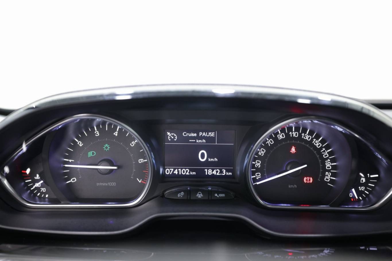 PEUGEOT 2008 8