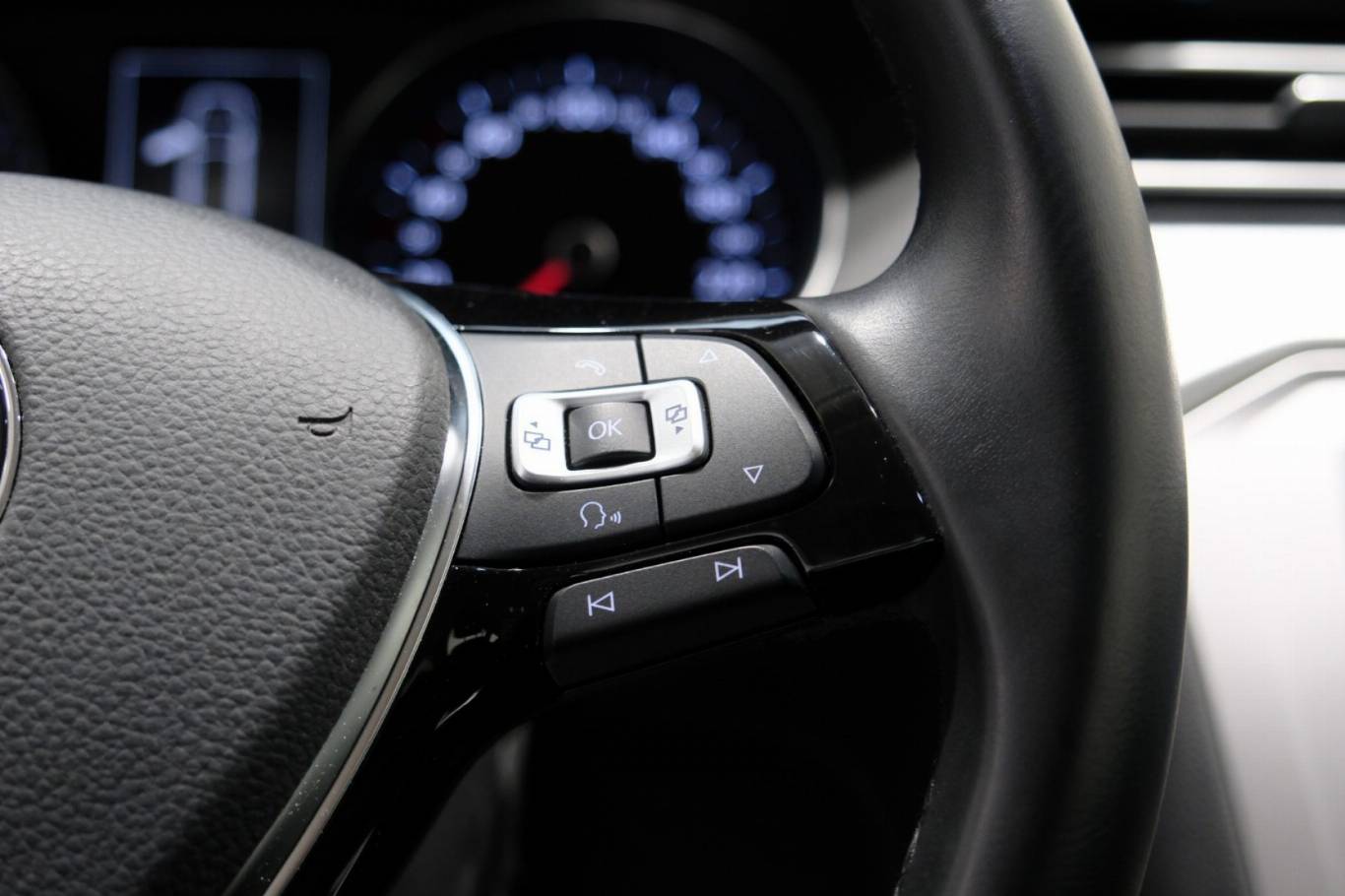 VOLKSWAGEN Passat Variant 23