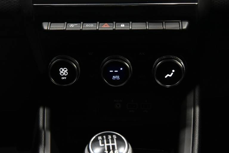 RENAULT Clio 9