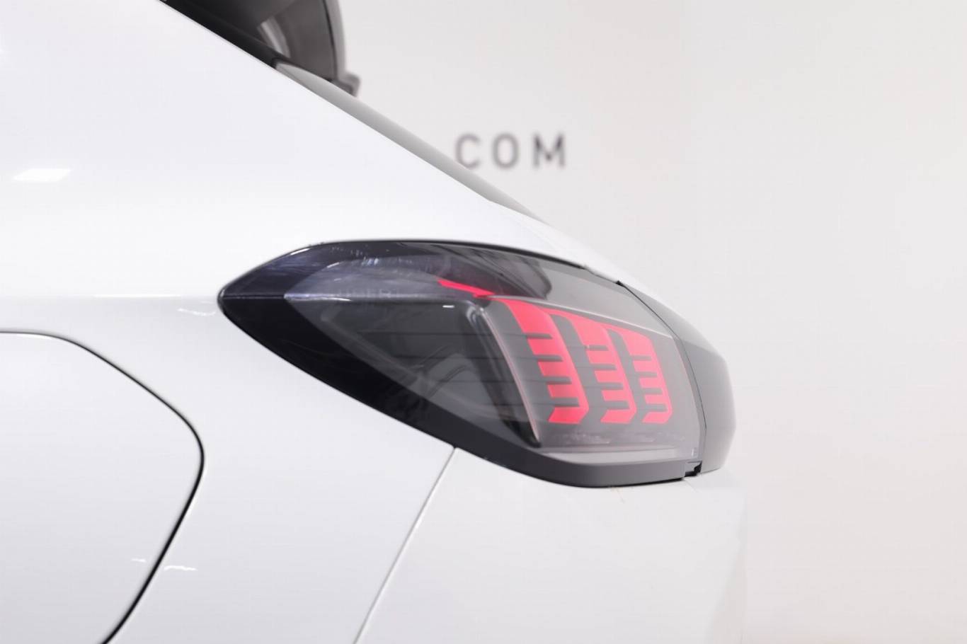 PEUGEOT 208 37