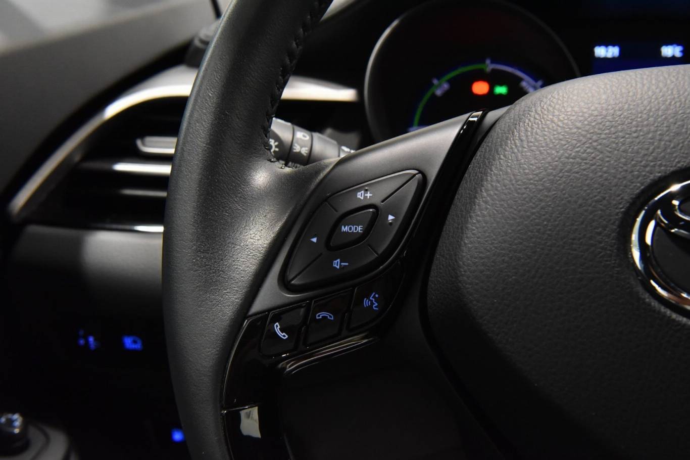 TOYOTA C-HR 21