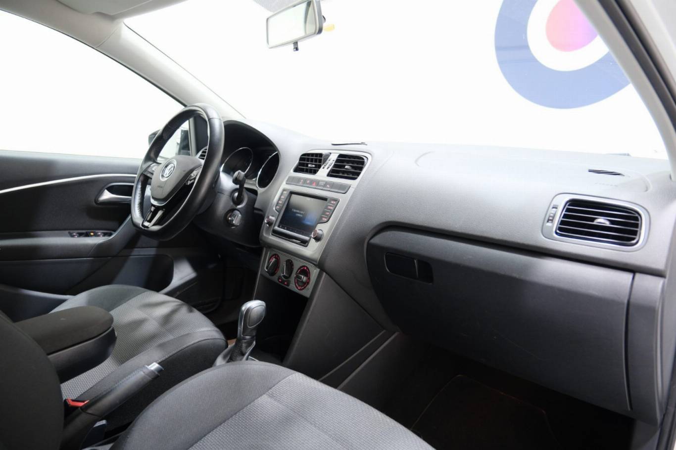 VOLKSWAGEN Polo 44