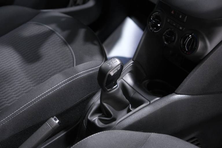 PEUGEOT 208 50