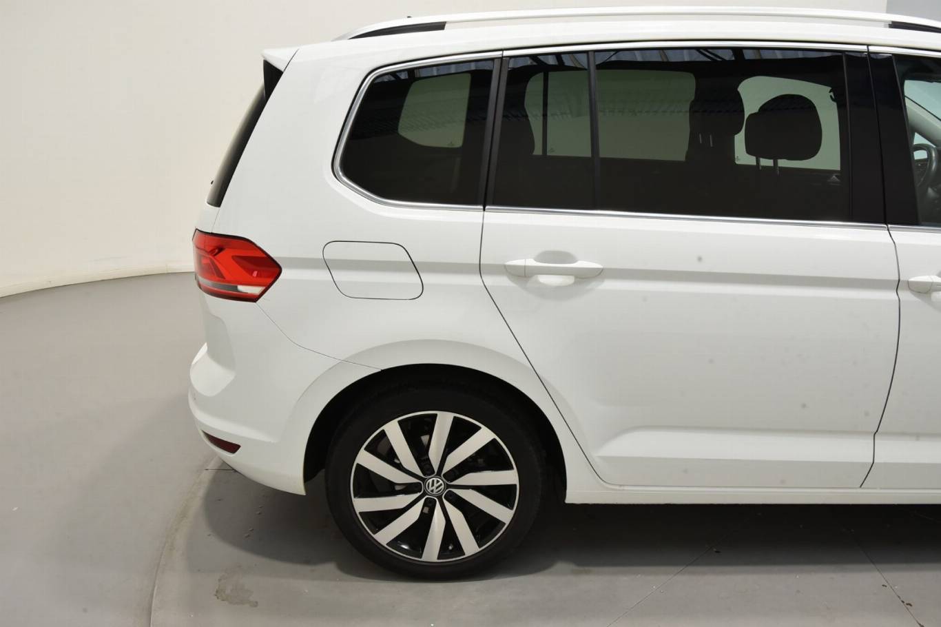 VOLKSWAGEN Touran 44