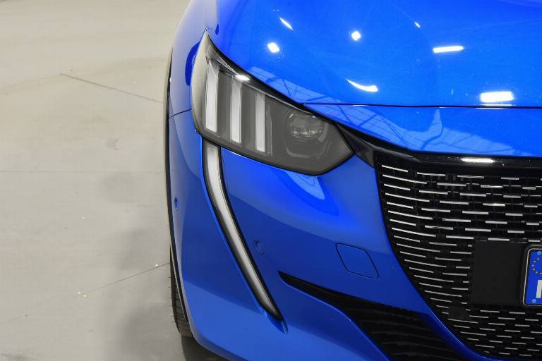 PEUGEOT 208 17