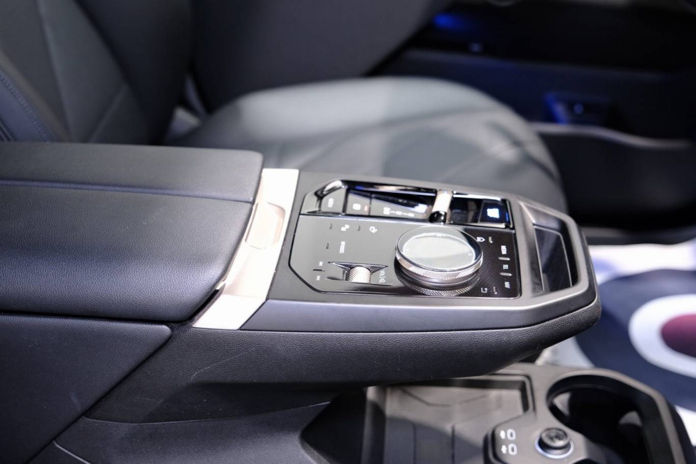 BMW IX 64