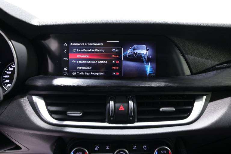 ALFA ROMEO Stelvio 9