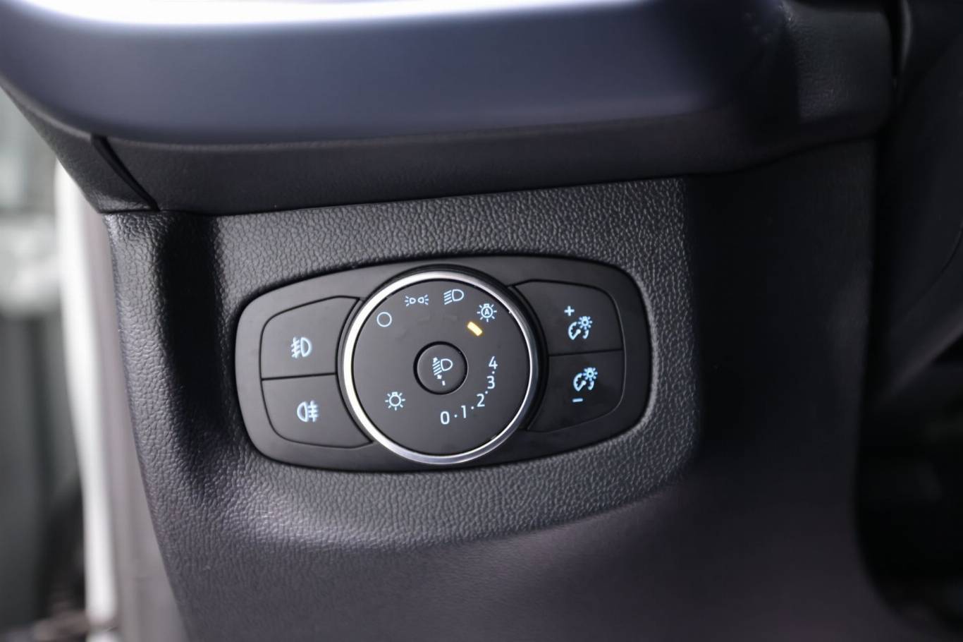 FORD Tourneo Courier 25