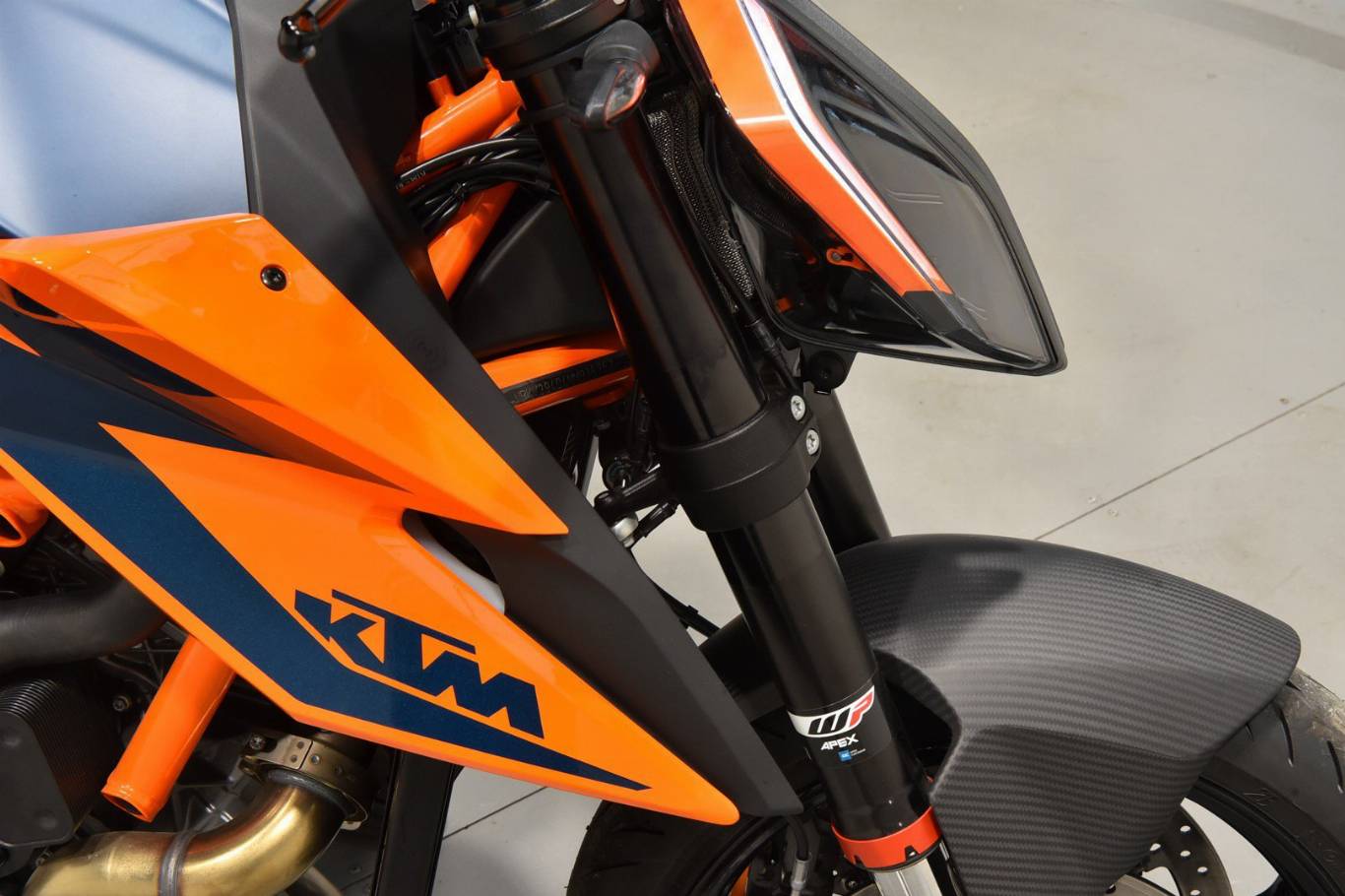 KTM 1290 Super Duke R 57
