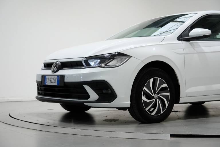 VOLKSWAGEN Polo 11