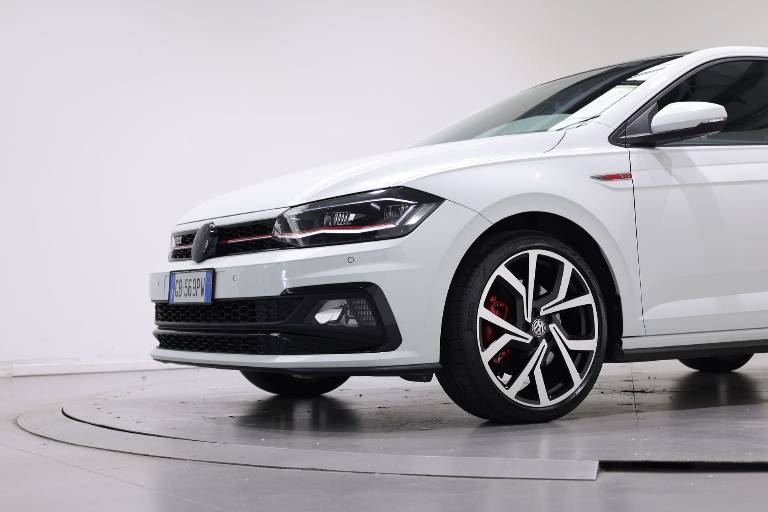 VOLKSWAGEN Polo 12