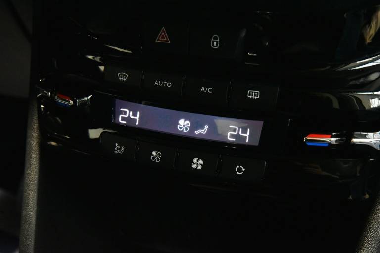 PEUGEOT 2008 52