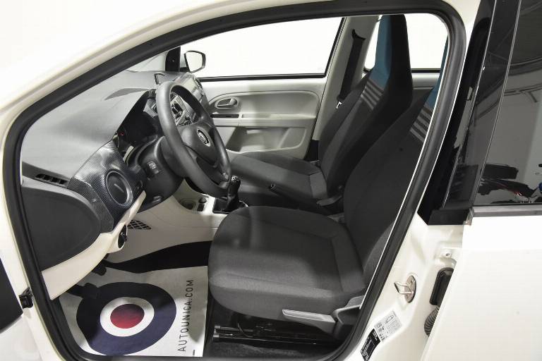 VOLKSWAGEN Up! 4