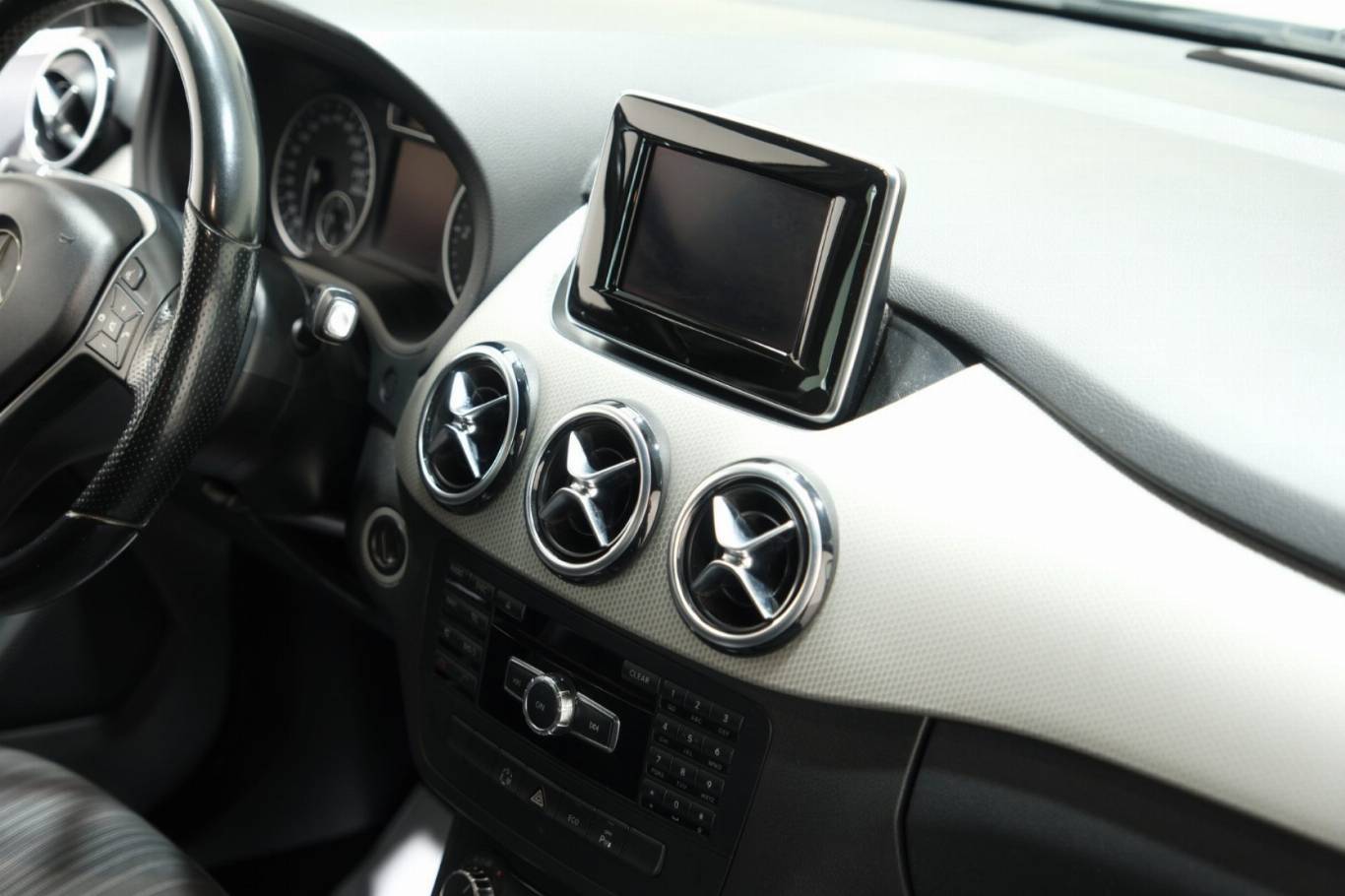 MERCEDES-BENZ B 180 48