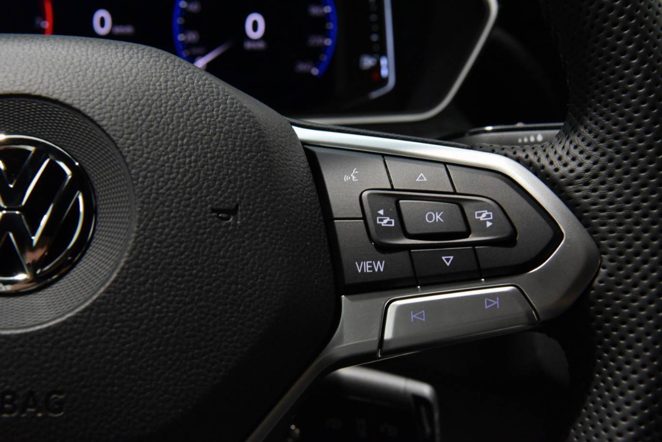 VOLKSWAGEN T-Cross 8