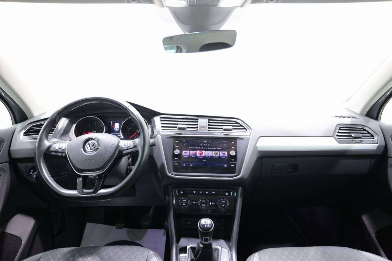 VOLKSWAGEN Tiguan 10