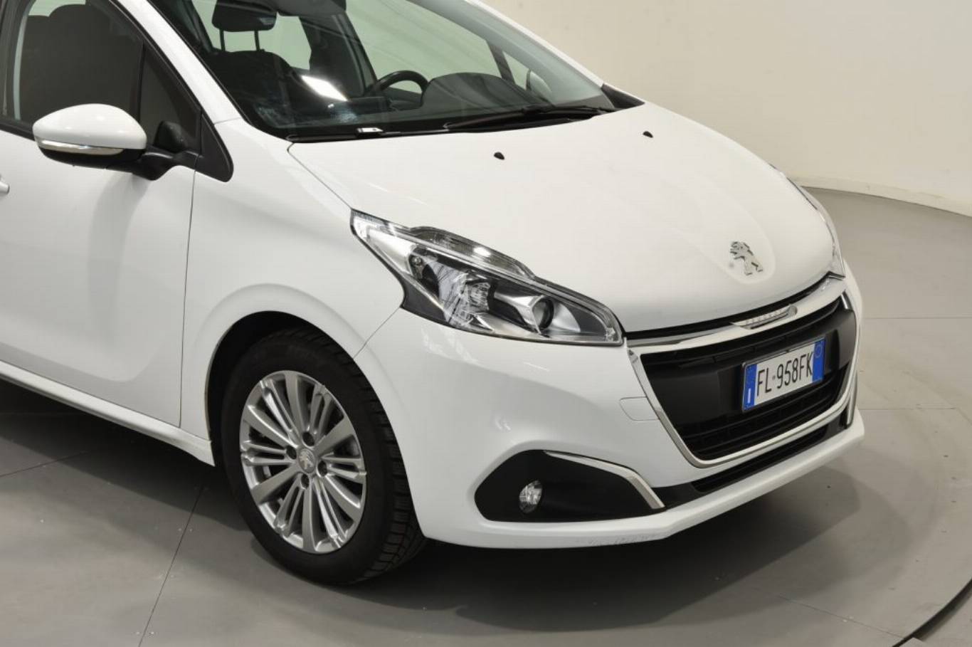 PEUGEOT 208 30