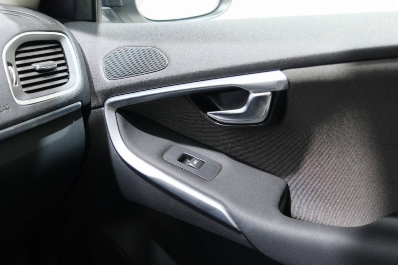 VOLVO V40 Cross Country 32