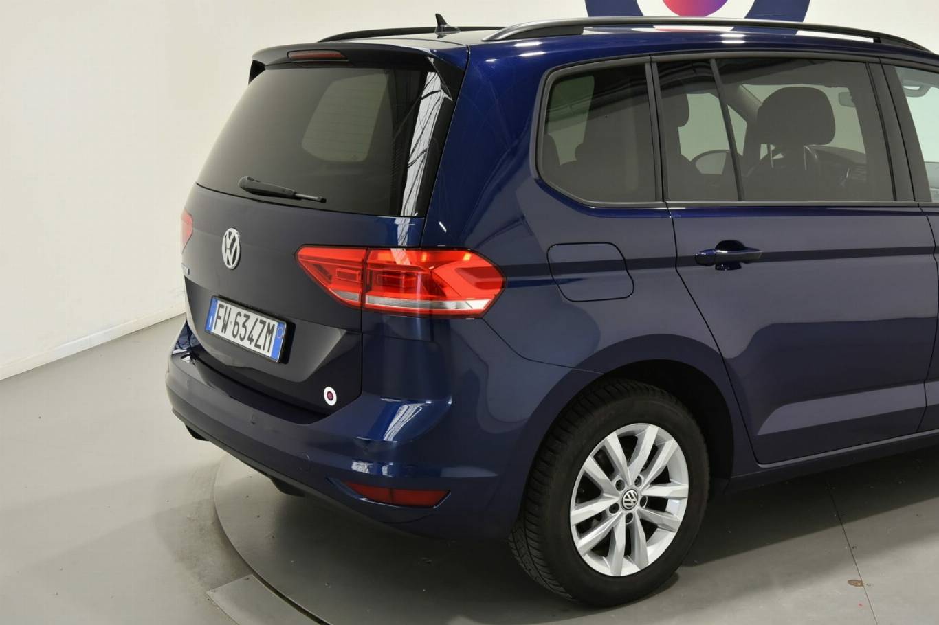 VOLKSWAGEN Touran 18