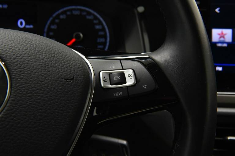 VOLKSWAGEN Polo 8