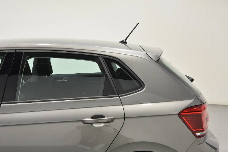 VOLKSWAGEN Polo 46