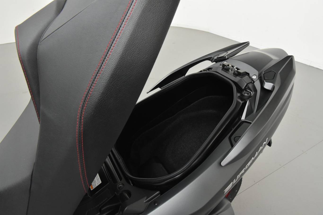 SUZUKI Burgman AN 400 23